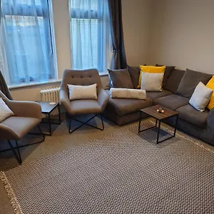 Apartment Newly Renovated 2-bed, Bath